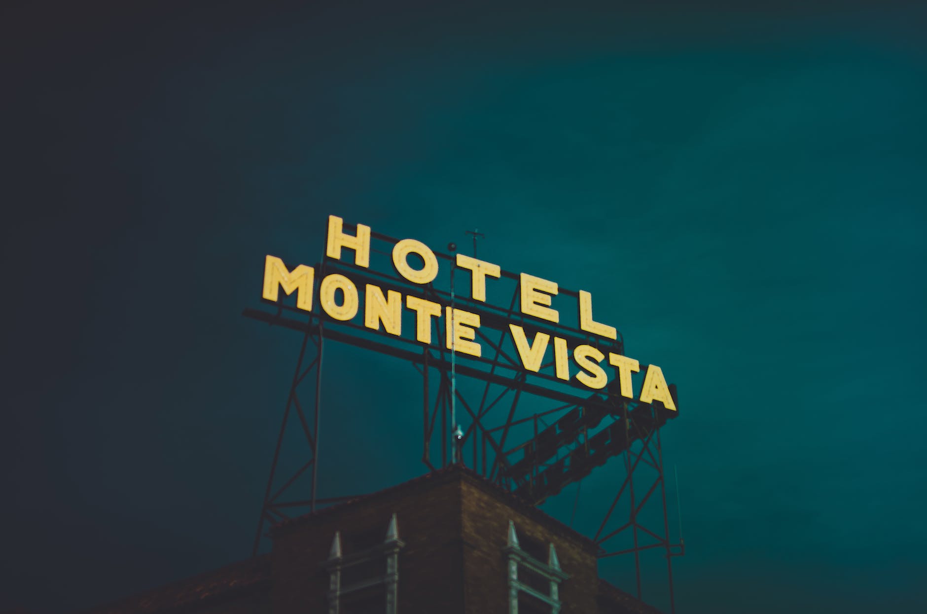 photo of hotel monte vista signage